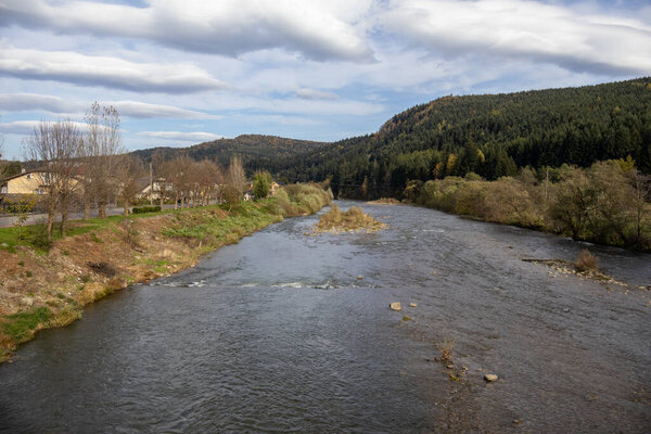 Сколе, Украина - 19 октября 2024 года: река Опир в Сколе, Львовская область, Украина