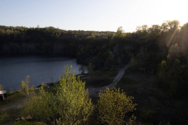 Chykalivka, Kremenchuk Bölgesi, Poltava Bölgesi - 20 Nisan 2025: Daha sonra su ile taşan terk edilmiş bir taş ocağı, Poltava Bölgesi, Kremenchuk, Chykalivka köyünde yer almaktadır..