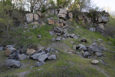 Chykalivka, Kremenchuk Bölgesi, Poltava Bölgesi - 20 Nisan 2025: Daha sonra su ile taşan terk edilmiş bir taş ocağı, Poltava Bölgesi, Kremenchuk, Chykalivka köyünde yer almaktadır..