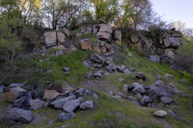 Chykalivka, Kremenchuk Bölgesi, Poltava Bölgesi - 20 Nisan 2025: Daha sonra su ile taşan terk edilmiş bir taş ocağı, Poltava Bölgesi, Kremenchuk, Chykalivka köyünde yer almaktadır..