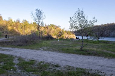 Chykalivka, Kremenchuk Bölgesi, Poltava Bölgesi - 20 Nisan 2025: Daha sonra su ile taşan terk edilmiş bir taş ocağı, Poltava Bölgesi, Kremenchuk, Chykalivka köyünde yer almaktadır..