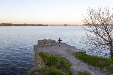Chykalivka, Kremenchuk Bölgesi, Poltava Bölgesi - 20 Nisan 2025: Daha sonra su ile taşan terk edilmiş bir taş ocağı, Poltava Bölgesi, Kremenchuk, Chykalivka köyünde yer almaktadır..