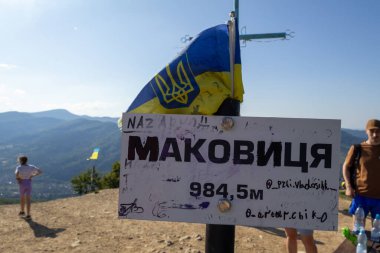 Yaremche, Ukrayna - 20 Temmuz 2025: Yaremche, Ukrayna yakınlarındaki Makovytsya Dağı 
