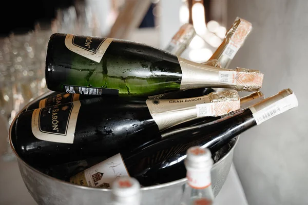 Bir Grup Şampanya Şişesi — Stok fotoğraf