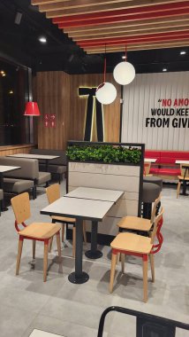 Kyiv, Ukrayna 19 Ağustos 2024: KFC restoranının içi.