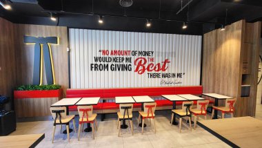 Kyiv, Ukrayna - 19 Ağustos 2024: KFC restoranının içi.