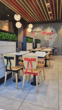 Kyiv, Ukrayna - 19 Ağustos 2024: KFC restoranının içi.
