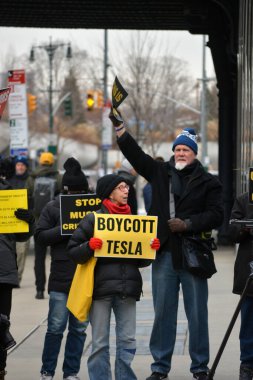 New York 'ta bir Tesla galerisinin önünde Elon Musk' a karşı düzenlenen 