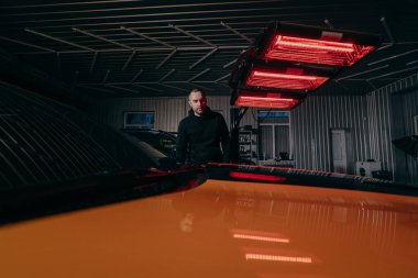 Modern ar detayı. Kurutmak için lamba