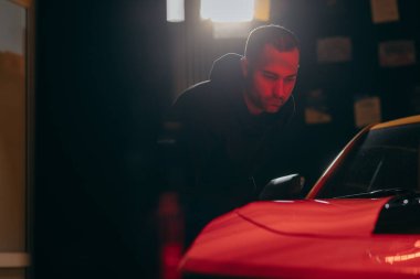 Modern ar detayı. Kurutmak için lamba