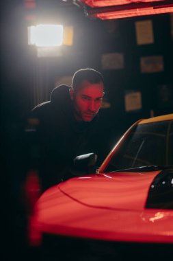 Modern ar detayı. Kurutmak için lamba