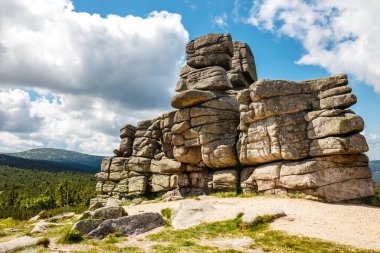 Polonya 'daki Karkonosze dağlarında Slonecznik kaya oluşumu 