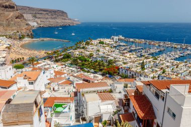 Puerto de Mogan şehir üzerinde sahil, Gran Canaria, İspanya