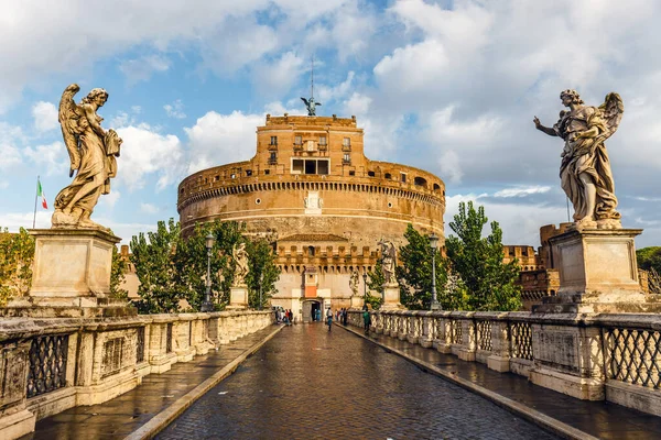 意大利的圣安杰洛城堡或哈德里安陵墓建于古罗马 现在是意大利著名的旅游胜地 — 图库照片