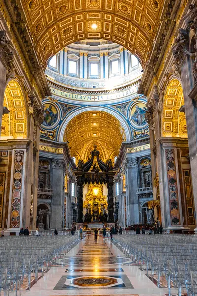 罗马教廷 2023年11月25日 位于意大利罗马梵蒂冈的圣彼得大教堂或圣彼得教堂内 免版税图库照片