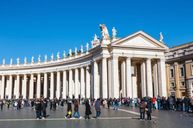 Vatikan Şehri, Roma - 25 Kasım 2023: Aziz Peter Meydanı, Vatikan Şehri, Roma
