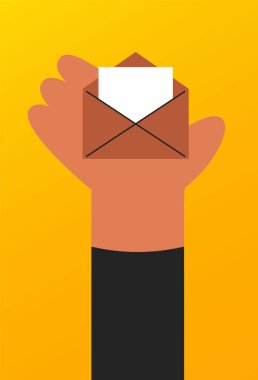Yapay zeka hizmeti ile posta kutusu yönetim otomasyonu ve antispam filtresi. Dijital yazışmalar almak ve göndermek için insan kolu zarfının içinde e-posta var. Düz vektör illüstrasyonu.