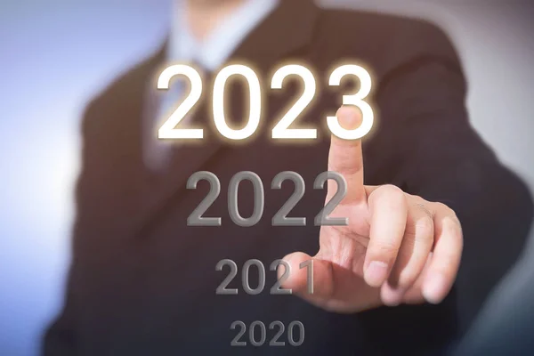 Palec Biznesmena Wskazuje Rok 2023 Koncepcja Nowego Roku Biznesowego — Zdjęcie stockowe