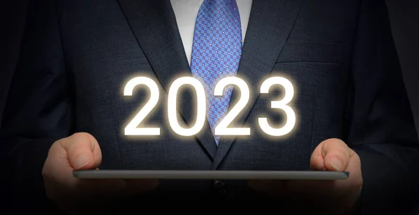 Biznesmen Tabletem 2023 Koncepcja Nowego Roku Biznesowego — Zdjęcie stockowe