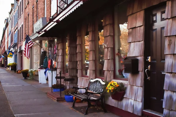 stock image Skaneateles, New York, USA. November 4, 2022. Charming shops and boutiques in the village center of Skaneateles, New York on a quiet autumn morning