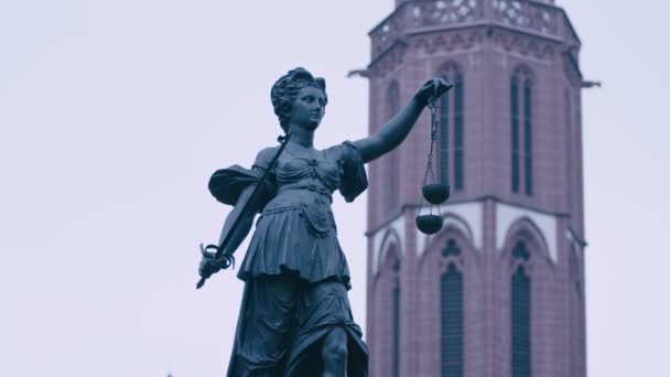 Estatua Lady Justice Liberty Roemer Frankfurt Alemania — Vídeo de stock