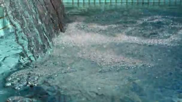 Pure Water Pool Oppervlakte Bubbels Golven — Stockvideo