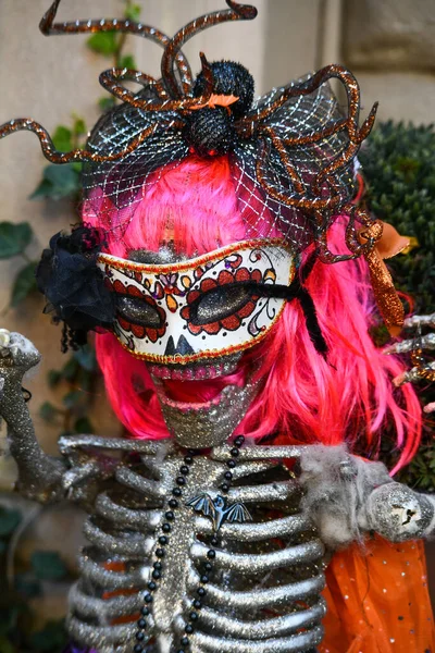 Divertido Esqueleto Peluca Como Decoración Halloween Aire Libre — Foto de Stock