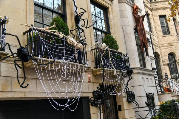 Giant Spin Web Als Outdoor Halloween Decoraties — Stockfoto