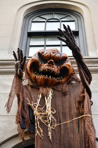 万圣节庆祝活动中可怕的怪物装饰 — 图库照片