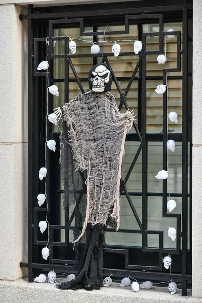 Dışarıdaki Korkunç Iskelet Cadılar Bayramı Süslemeleri Gibi — Stok fotoğraf