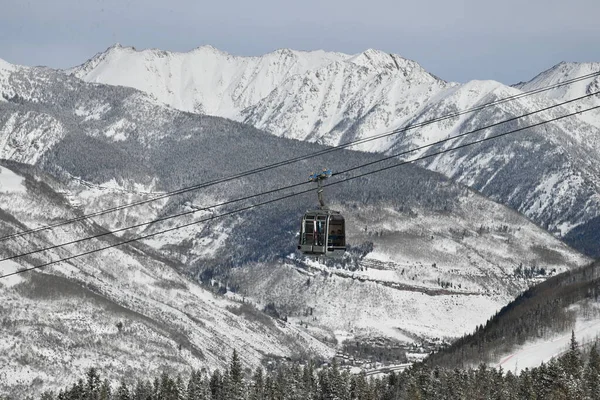 Scenic View Colorado Mountains Winter Gondola Lift Going Vail Ski — ストック写真