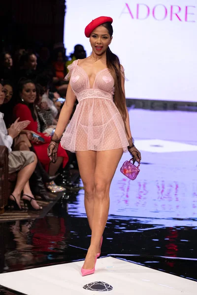 New York New York February Model Walks Runway Adore Fashion — Stock Photo, Image