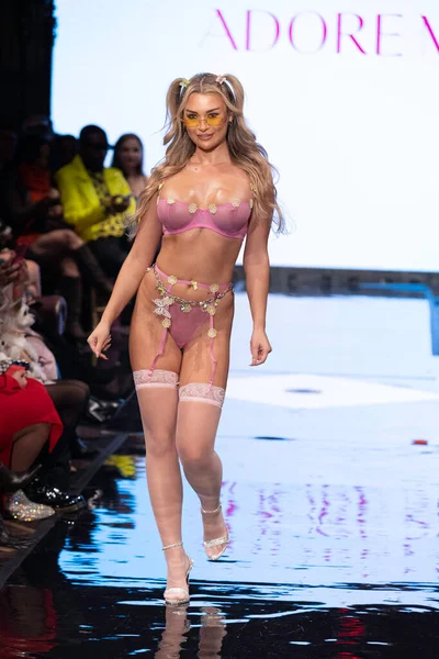 New York New York February Model Walks Runway Adore Fashion — Stock Photo, Image