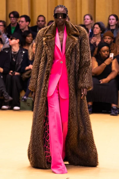 Şubat 2023 Milano Moda Haftası Kadın Giyim Kış 2023 Talya — Stok fotoğraf