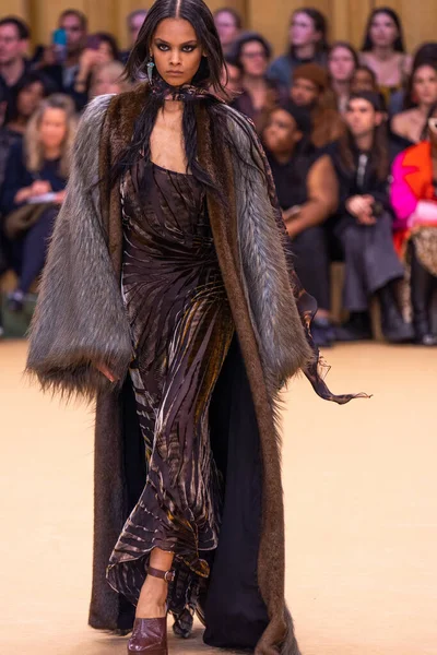 Şubat 2023 Milano Moda Haftası Kadın Giyim Kış 2023 Talya — Stok fotoğraf