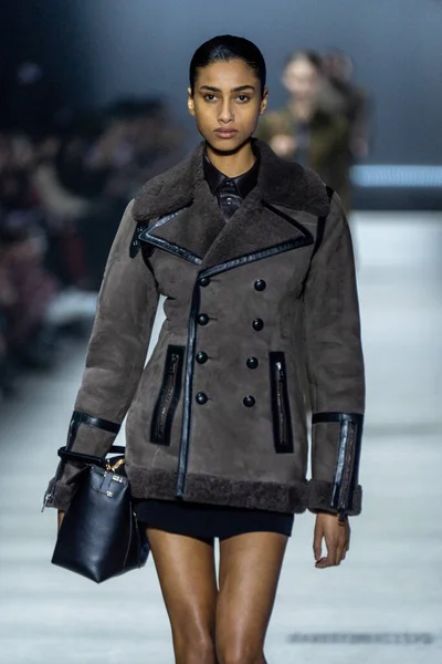 Lan Talya Şubat 2023 Milano Moda Haftası Kadın Giyim Kış — Stok fotoğraf