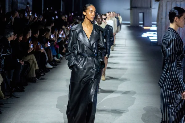 Lan Talya Şubat 2023 Milan Moda Haftası Kadın Giyim Kış — Stok fotoğraf