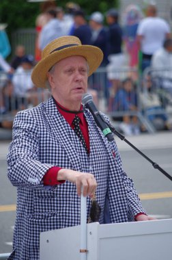 NEW YORK - 18 Haziran 2022: Ülkedeki en büyük geçit töreni olan ve 18 Haziran 2022 tarihinde Brooklyn 'de düzenlenen 40. Geleneksel Denizkızı Geçidi sırasında genel atmosfer.