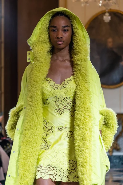 Milan Italy Şubat 2023 Milano Moda Haftası Kadın Giyim Kış Telifsiz Stok Imajlar