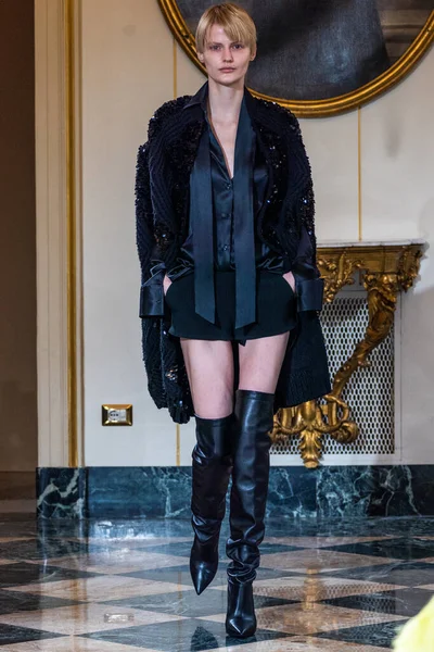 Milan Italy Şubat 2023 Milano Moda Haftası Kadın Giyim Kış Telifsiz Stok Imajlar