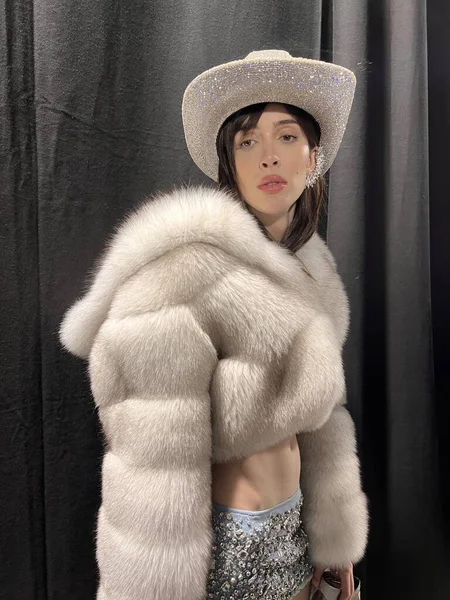 Milan Italië Februari Een Model Dat Backstage Poseert Voor Modeshow — Stockfoto