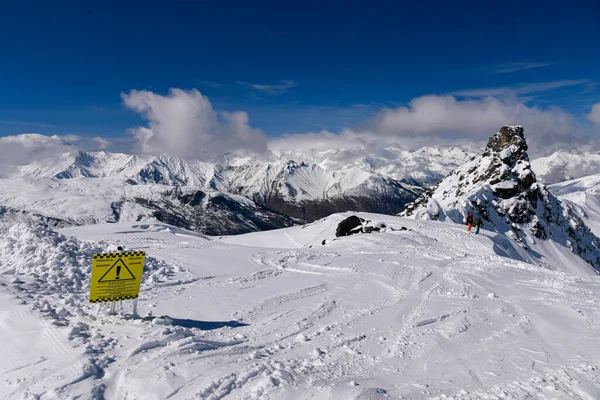Señal Nieve Fresca Peligro Terreno Fuera Pista Zona Esquí Meribel —  Fotos de Stock