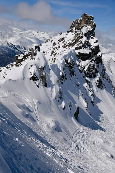 法国梅里贝尔滑雪度假区的高峰景色令人惊奇 — 图库照片