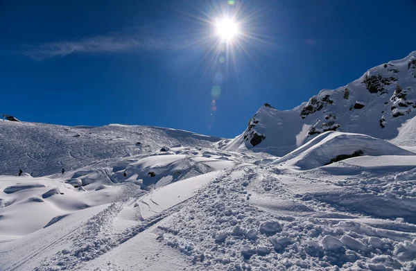 Increíble Día Soleado Estación Esquí Meribel Francia Esquiadores Explorando Áreas —  Fotos de Stock