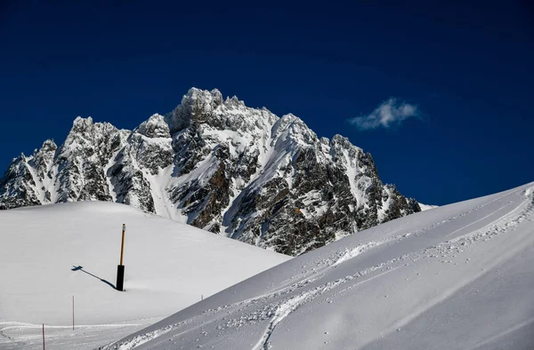 Лыжные Трассы Свежем Снегу Районе Трассы Горнолыжном Курорте Мерибель Франции — стоковое фото