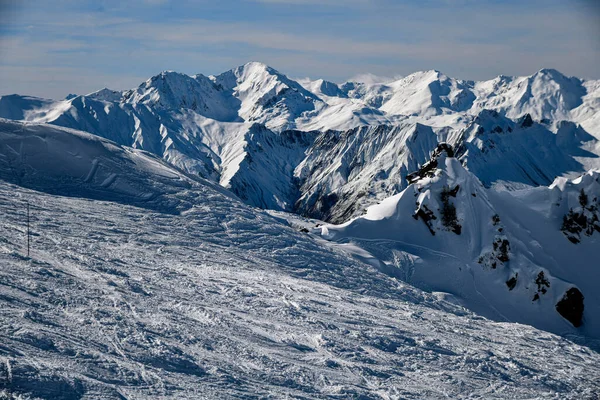 Narty Piste Pięknym Widokiem Alpy Terenie Narciarskim Meribel Francji — Zdjęcie stockowe