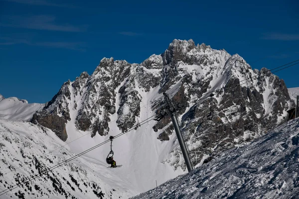 Esquiadores Subiendo Telesilla Estación Esquí Meribel Francia Impresionante Paisaje Vacaciones —  Fotos de Stock