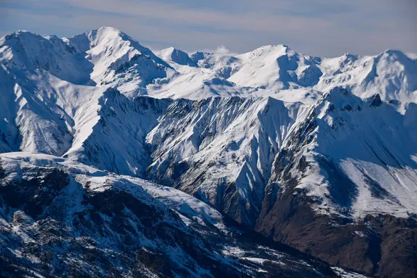 法国梅里贝尔滑雪区阿尔卑斯山的壮丽景色 免版税图库照片