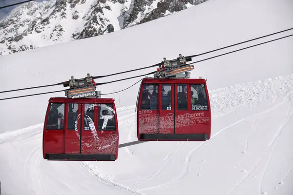Val Thorens Março Gôndola Esqui Subindo Estância Esqui Março 2023 Imagem De Stock