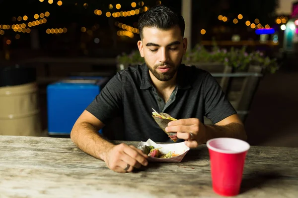 Handsome Young Man His 20S Ordering Mexican Street Food Eating — Stock Photo, Image